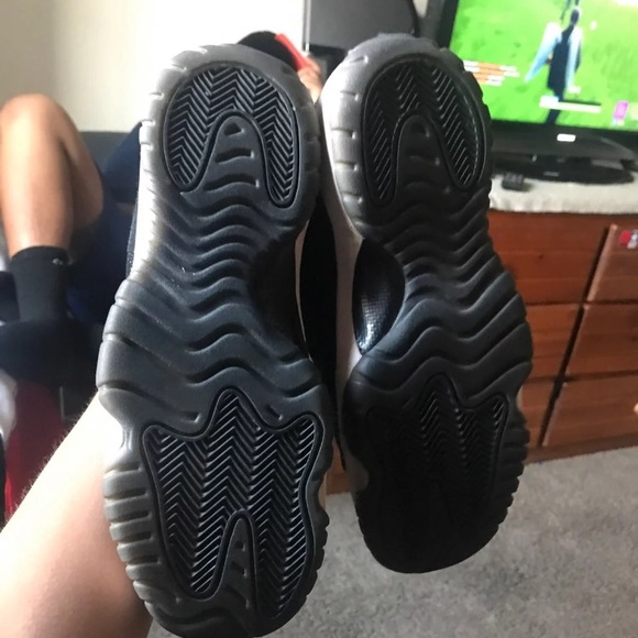 Jordan 11 - Picture 3 of 5